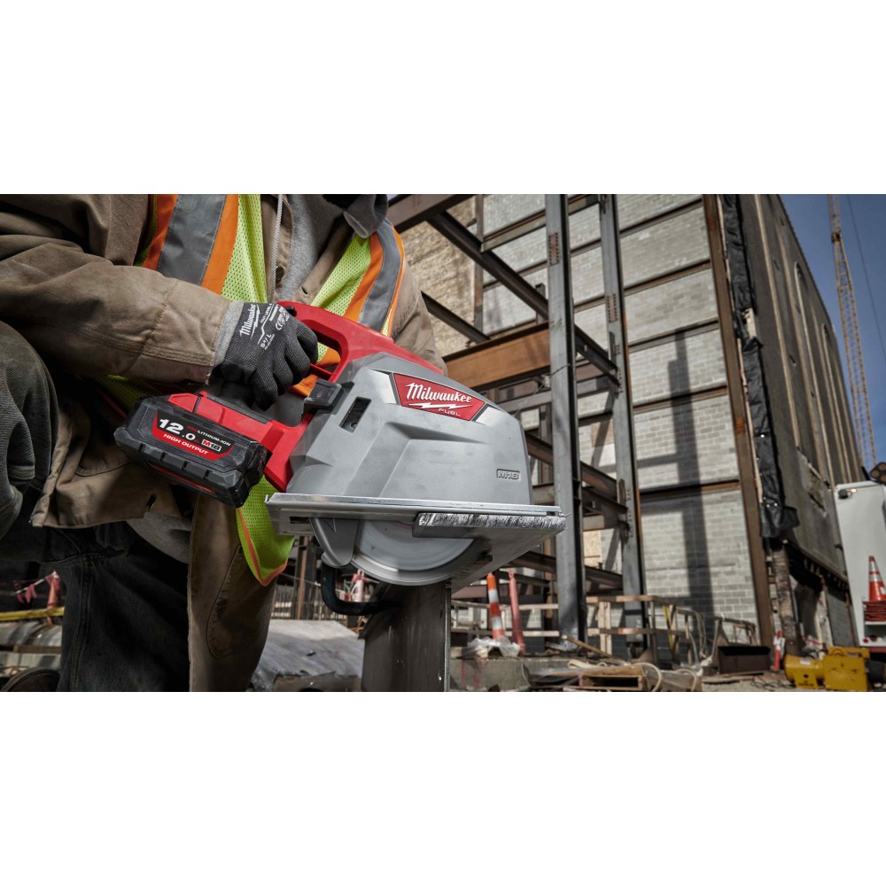 Акк. циркулярная пила по металлу 66 мм Milwaukee M18 FUEL FMCS66-121C