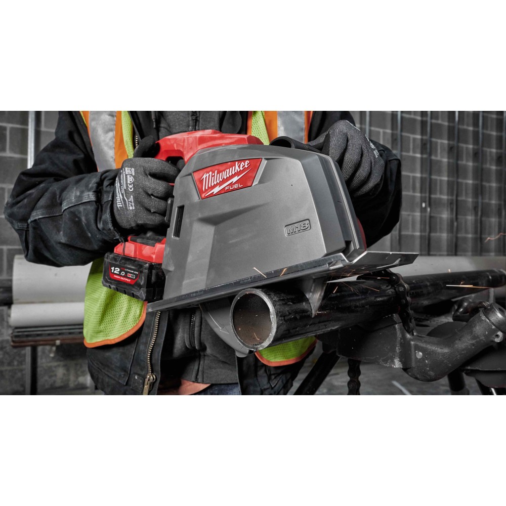 Акк. циркулярная пила по металлу 66 мм Milwaukee M18 FUEL FMCS66-121C