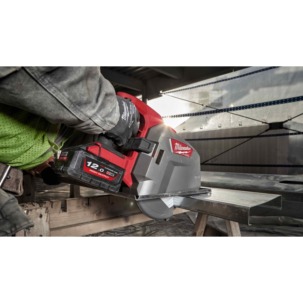 Акк. циркулярная пила по металлу 66 мм Milwaukee M18 FUEL FMCS66-121C