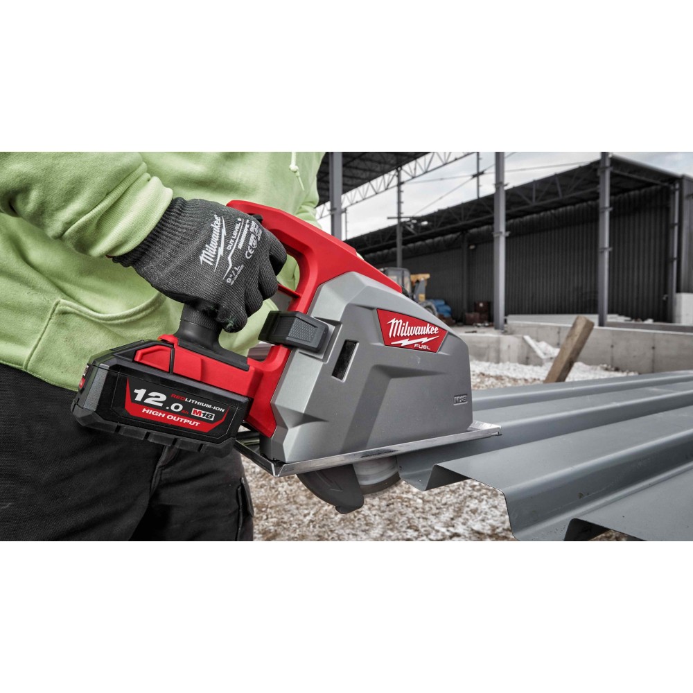 Акк. циркулярная пила по металлу 66 мм Milwaukee M18 FUEL FMCS66-121C