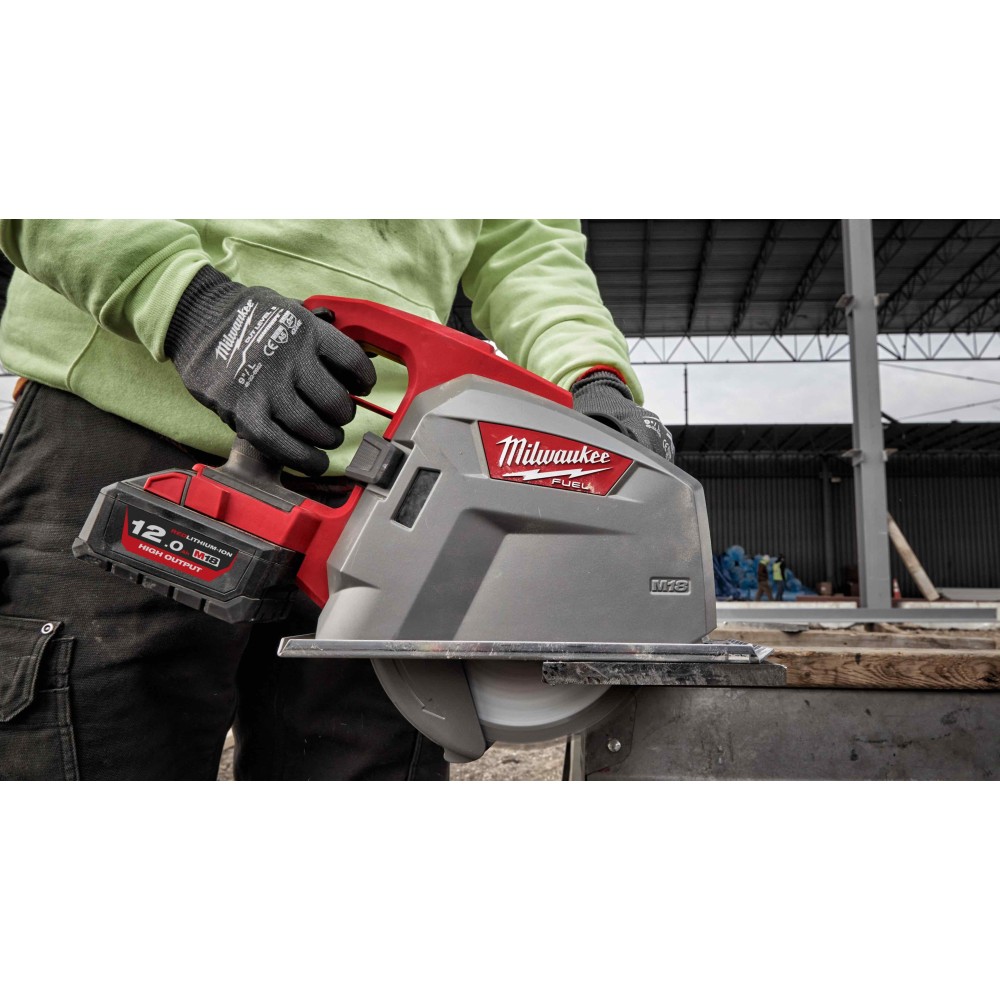 Акк. циркулярная пила по металлу 66 мм Milwaukee M18 FUEL FMCS66-121C