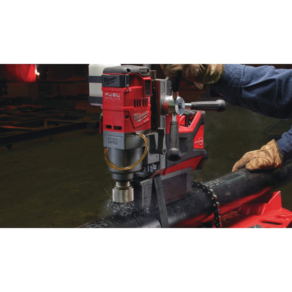 Аккумуляторная дрель на магнитной станине с постоянным магнитом Milwaukee M18 FUEL FMDP-502C