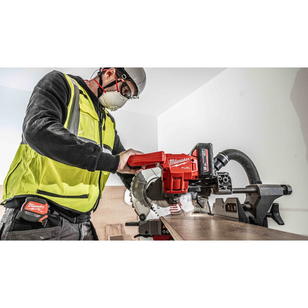 Аккумуляторная торцовочная пила Milwaukee M18 FUEL FMS190-0