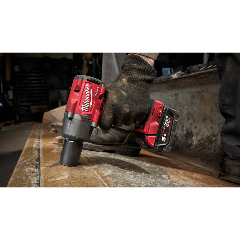 Аккумуляторный среднемоментный ударный гайковерт Milwaukee M18 FUEL FMTIW2F38-0X