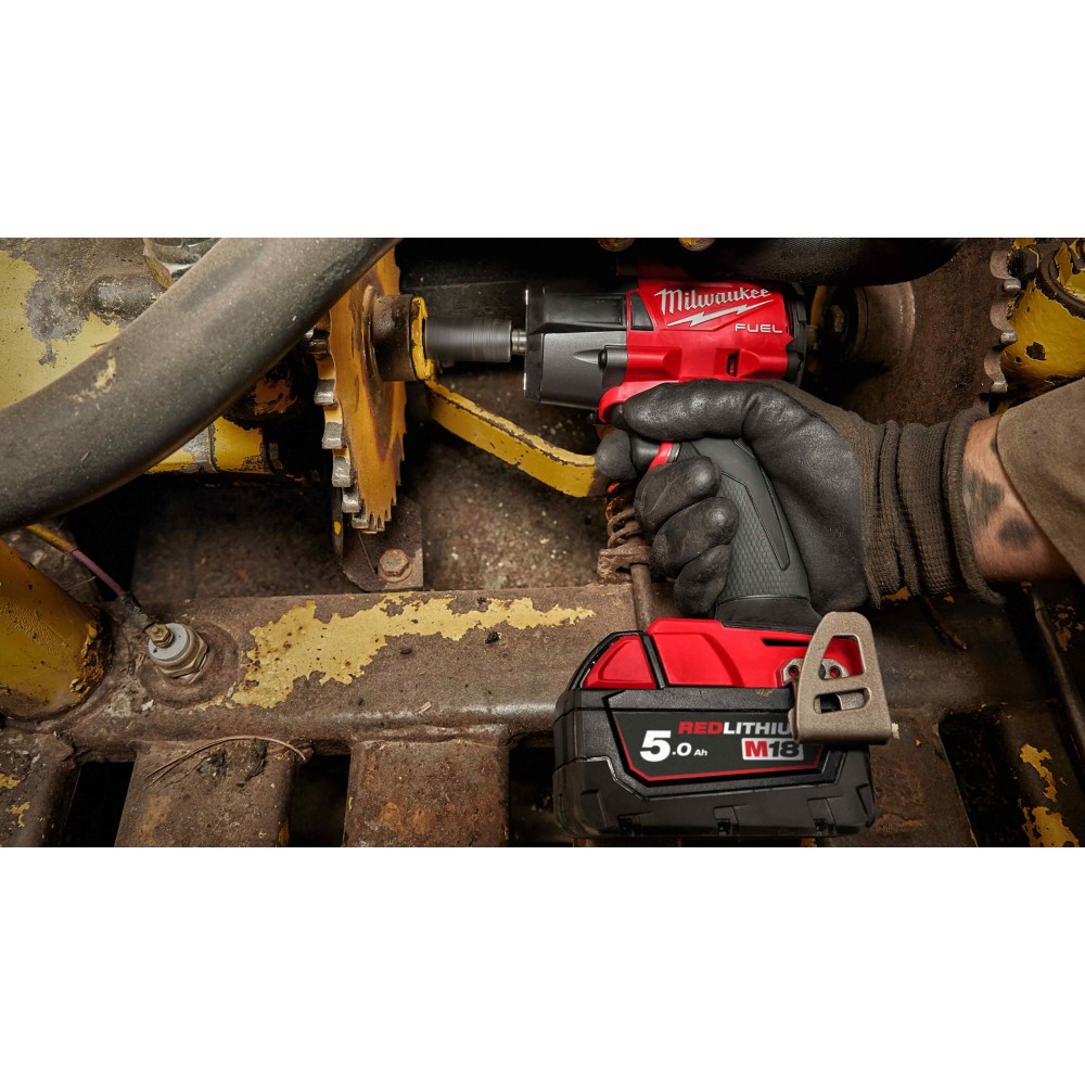 Аккумуляторный среднемоментный ударный гайковерт Milwaukee M18 FUEL FMTIW2F38-0X