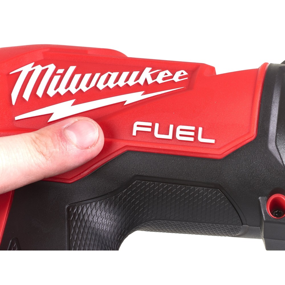 Аккумуляторный гвоздезабиватель Milwaukee с прямым магазином M18 FUEL FN18GS-0X