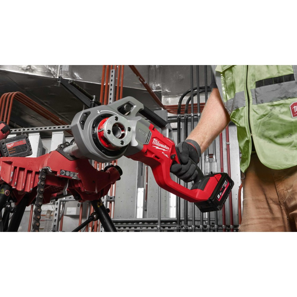 Аккумуляторный резьбонарезной инструмент Milwaukee M18 FUEL FPT114-802CA