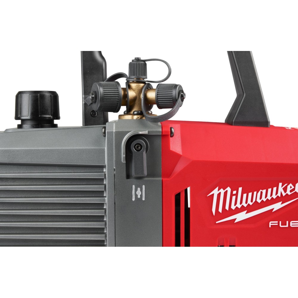 Аккумуляторный вакуумный насос Milwaukee M18 FUEL FVP5-0