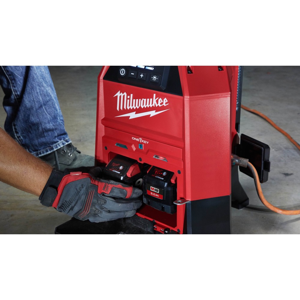 Фонарь Milwaukee M18 ONESLDP-0 ONE-KEY