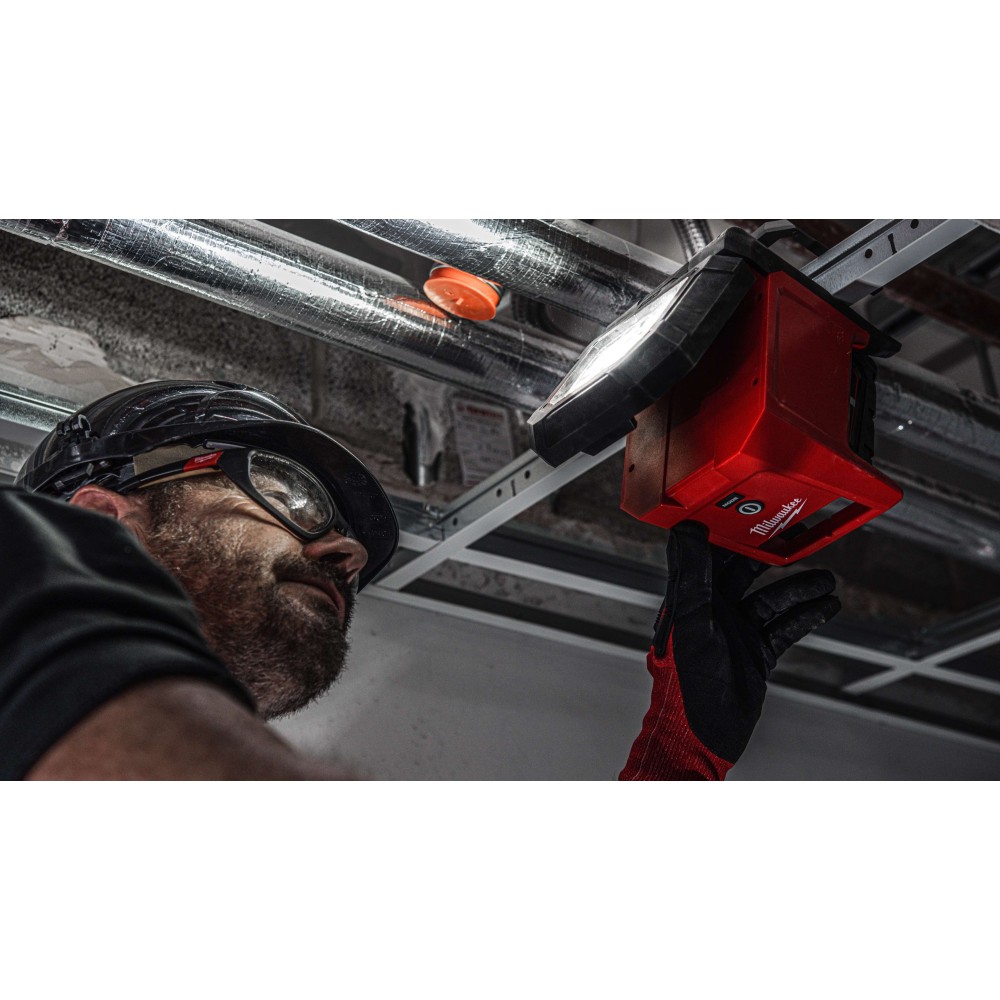 Аккумуляторный фонарь Milwaukee M18 PAL-0