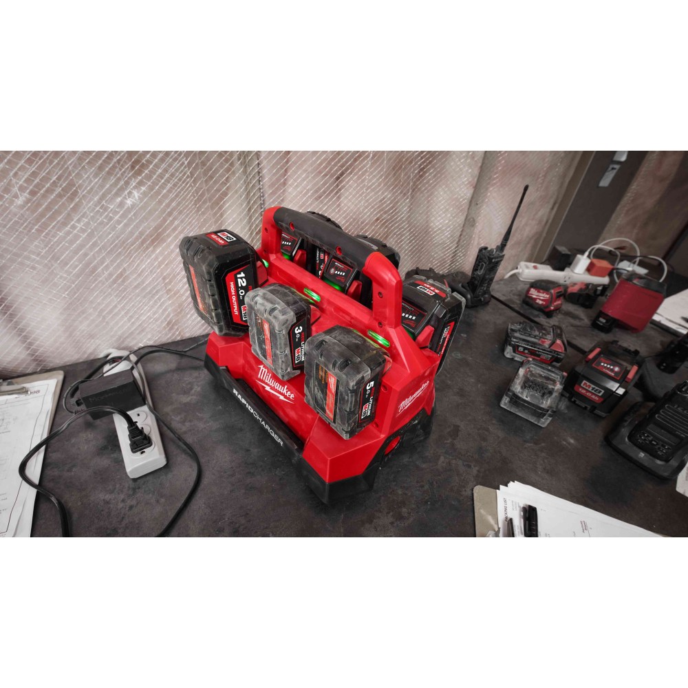 Зарядное устройство Milwaukee M18 PC6 EU на 6 аккумуляторов