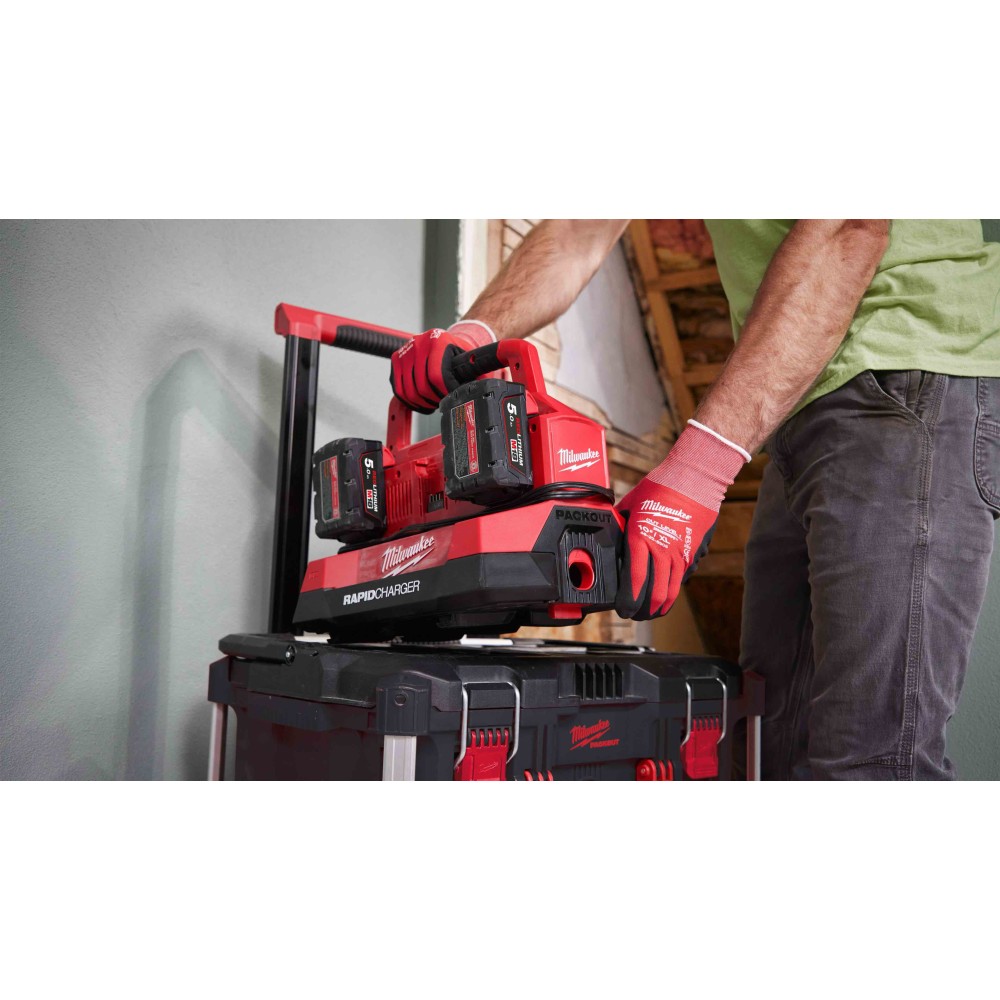 Зарядное устройство Milwaukee M18 PC6 EU на 6 аккумуляторов