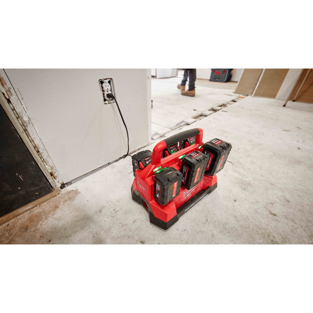 Зарядное устройство Milwaukee M18 PC6 EU на 6 аккумуляторов