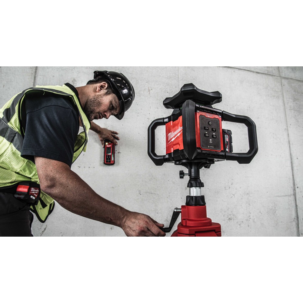 Аккумуляторный ротационный лазерный нивелир Milwaukee M18 RLOHVG300-501C