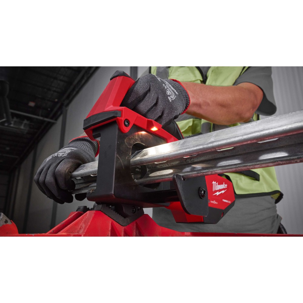 Аккумуляторный инструмент для резки профилей Milwaukee M18 STSO-0B