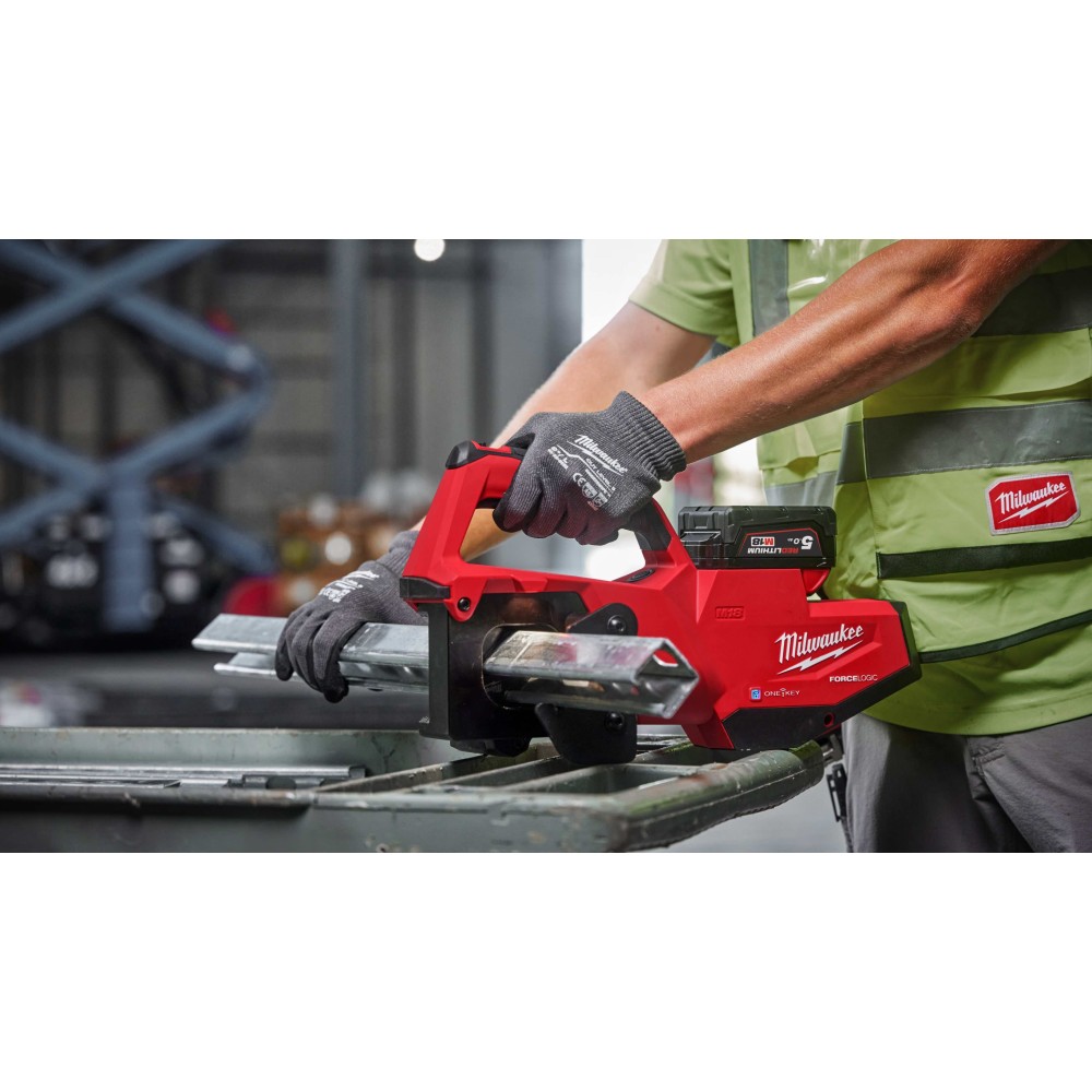 Аккумуляторный инструмент для резки профилей Milwaukee M18 STSO-0B