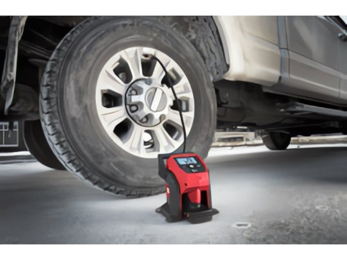 Milwaukee® представляет M12™ BI — самый быстрый аккумуляторный насос для шин: подкачать автомобильное колесо менее чем за 1 минуту!*