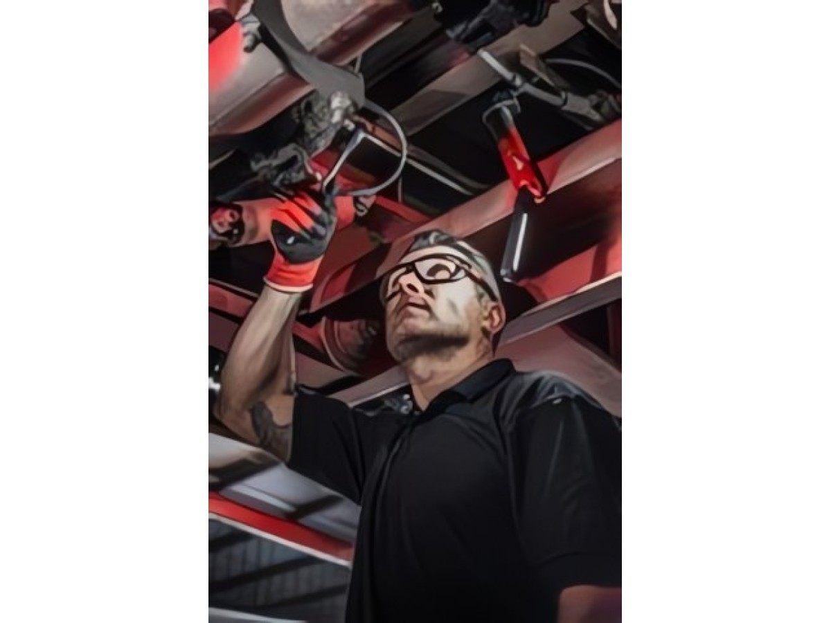 Milwaukee® представляет новый фонарь-стик в линейке REDLITHIUM™ USB