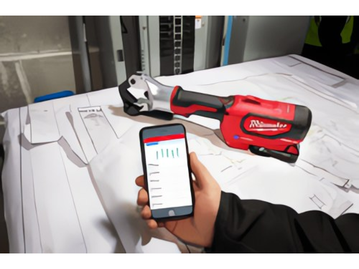 Опрессовка стала проще с новым гидравлическим прессом без матриц MILWAUKEE® M18™ FORCE LOGIC™