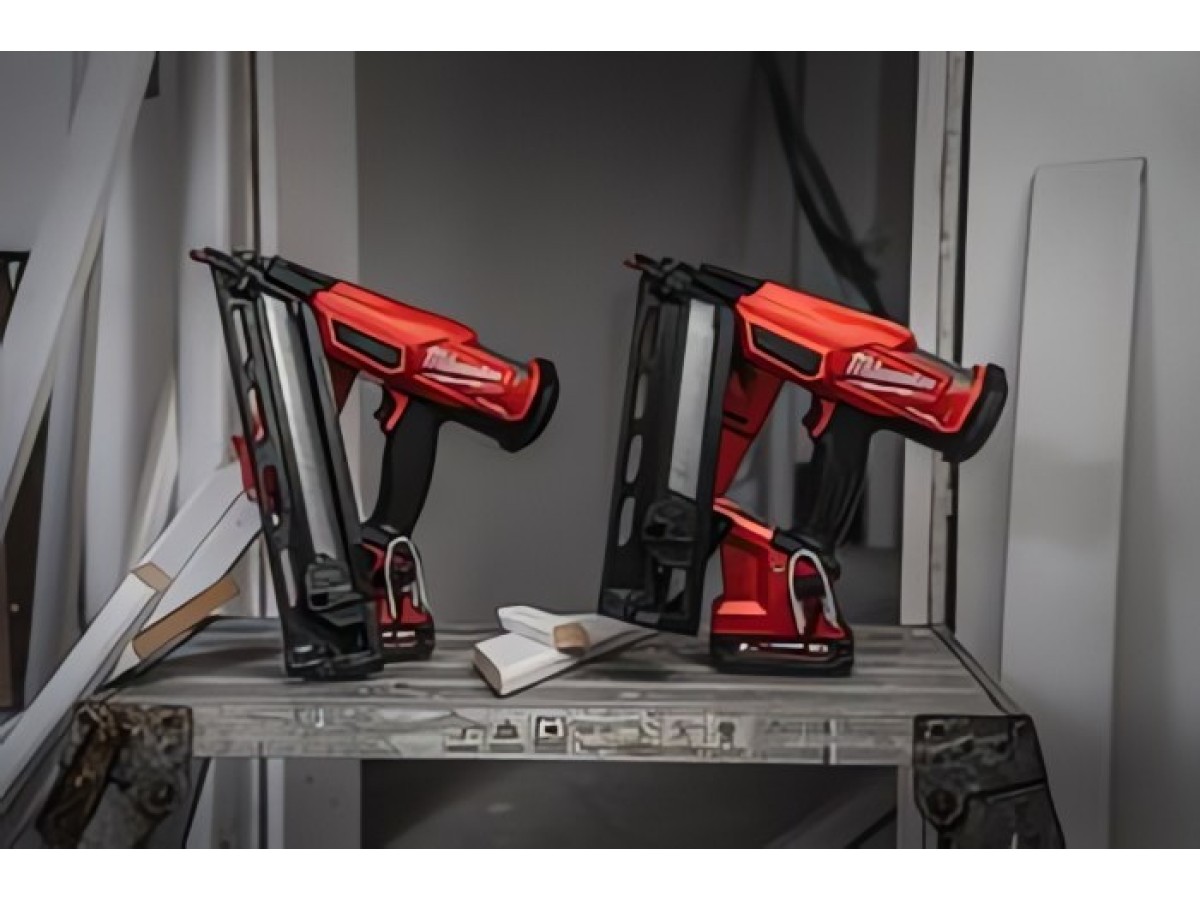 Полная альтернатива пневматике от MILWAUKEE® — новые финишные нейлеры M18 FUEL™ нового поколения