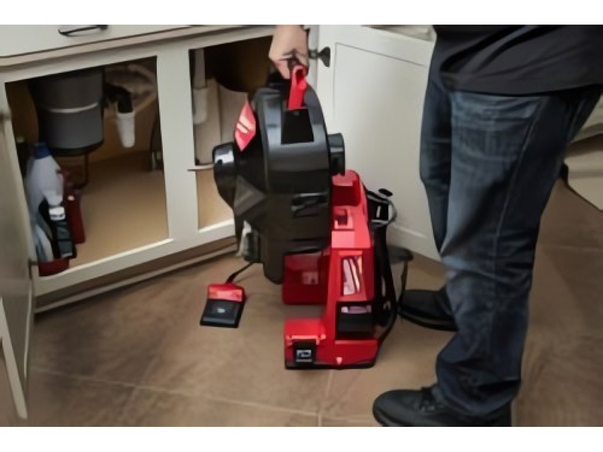 Система прочистки труб M18 FUEL™ SWITCH PACK™ сочетает преимущества секционных и барабанных машин