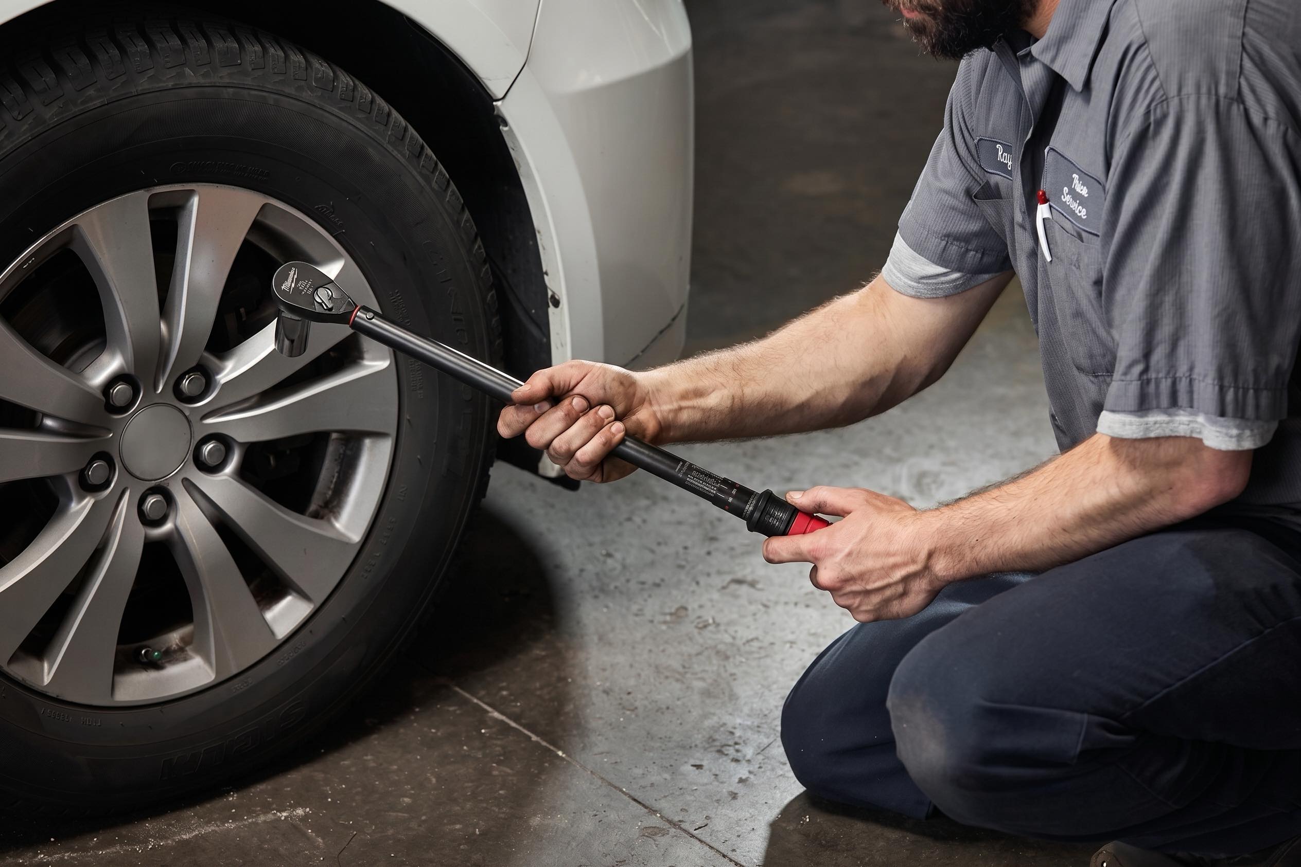 Milwaukee Click Torque Wrench в автомобильном сервисе