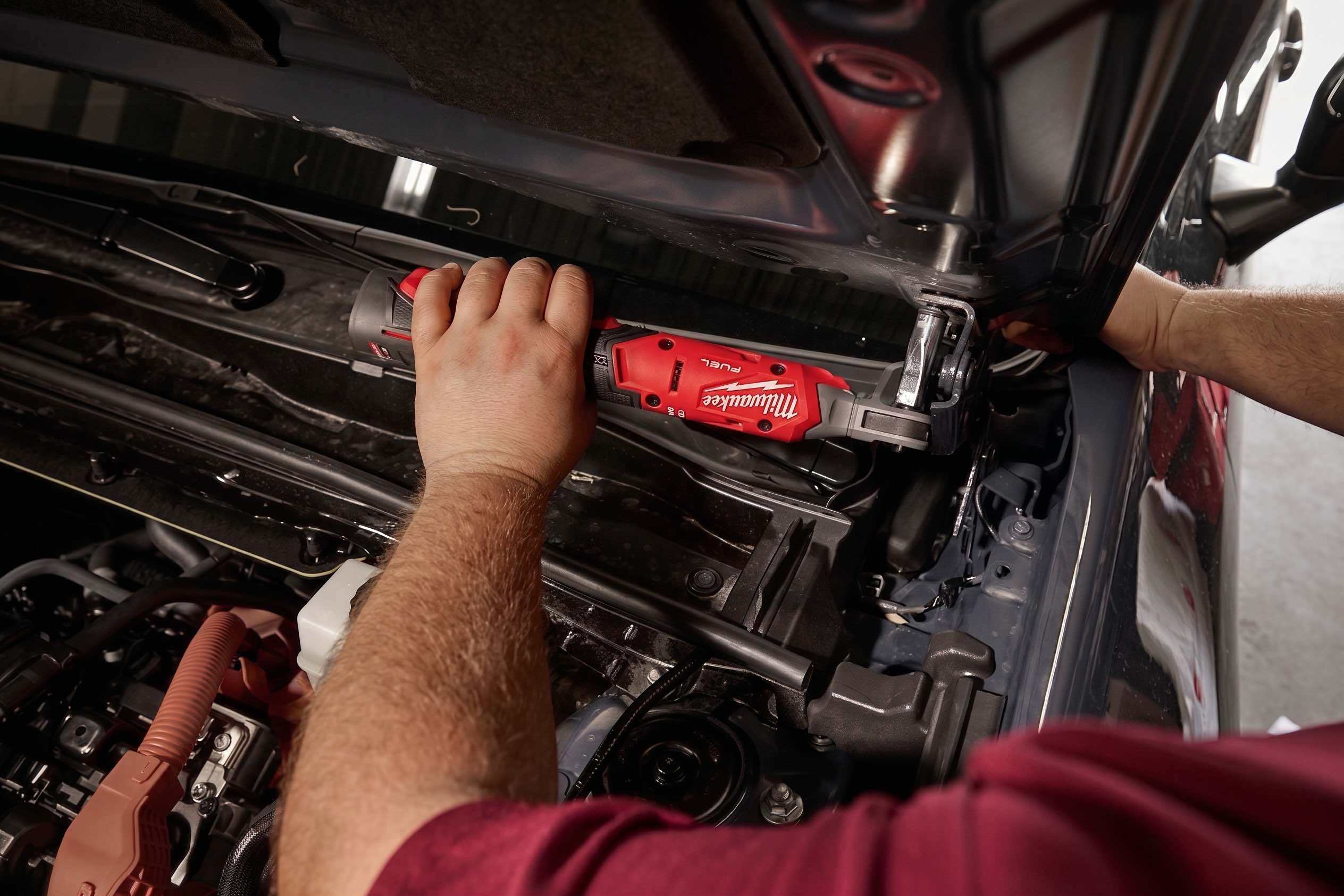 Milwaukee M12 FUEL Ratchet в работе