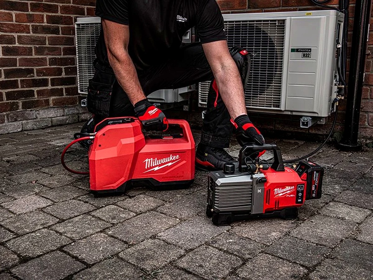 Milwaukee M18 Brushless Recovery Pump и M18 FUEL Vacuum Pump