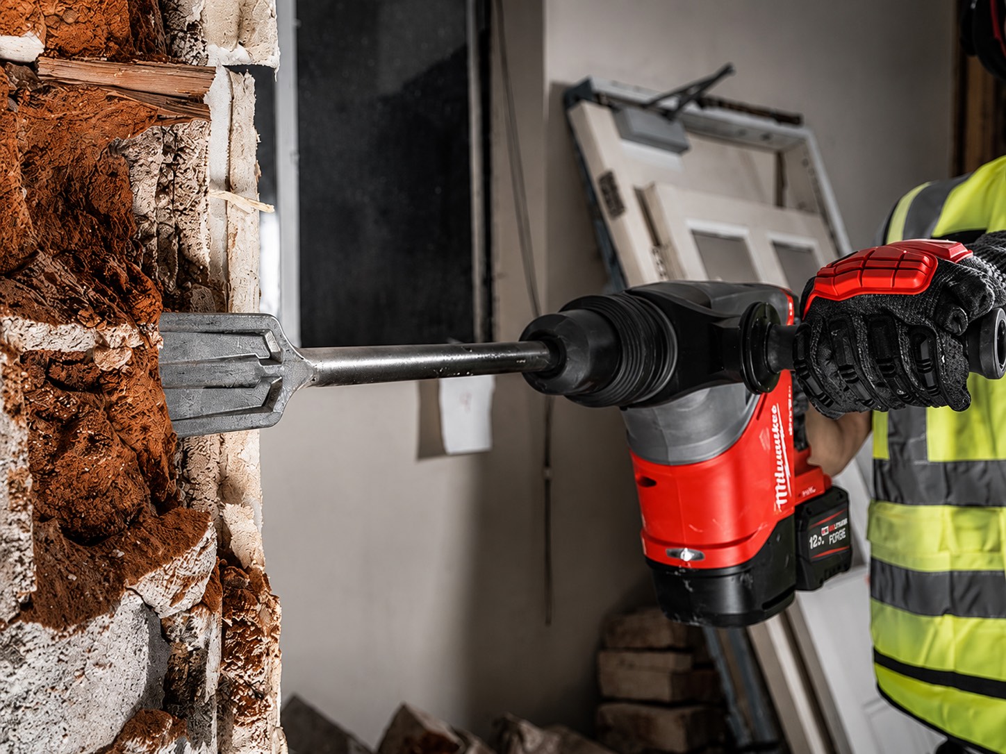 Milwaukee M18 FUEL 40 мм SDS-MAX с ONE-KEY