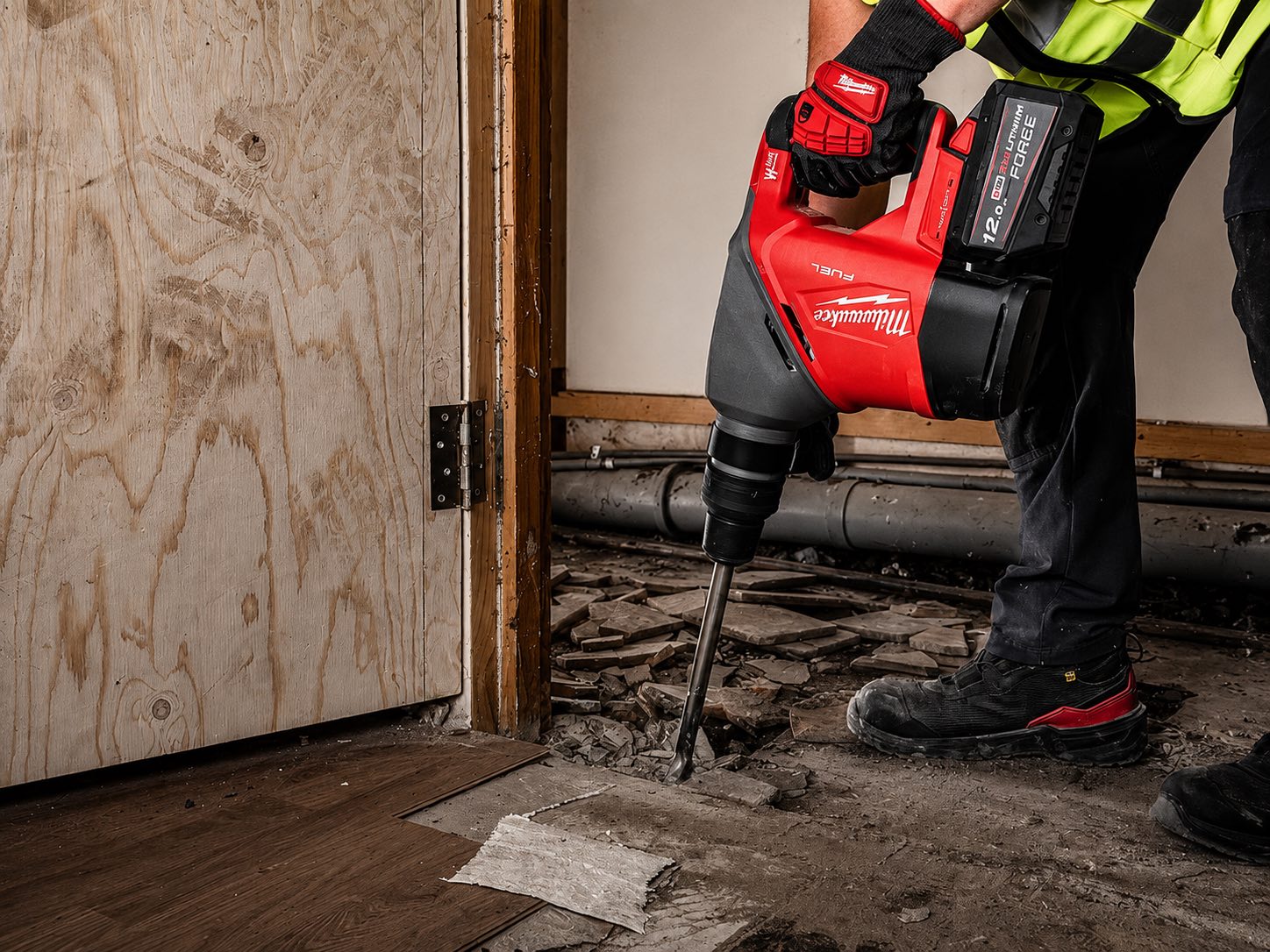 Milwaukee M18 FUEL 40 мм SDS-MAX долбление кирпичной стены