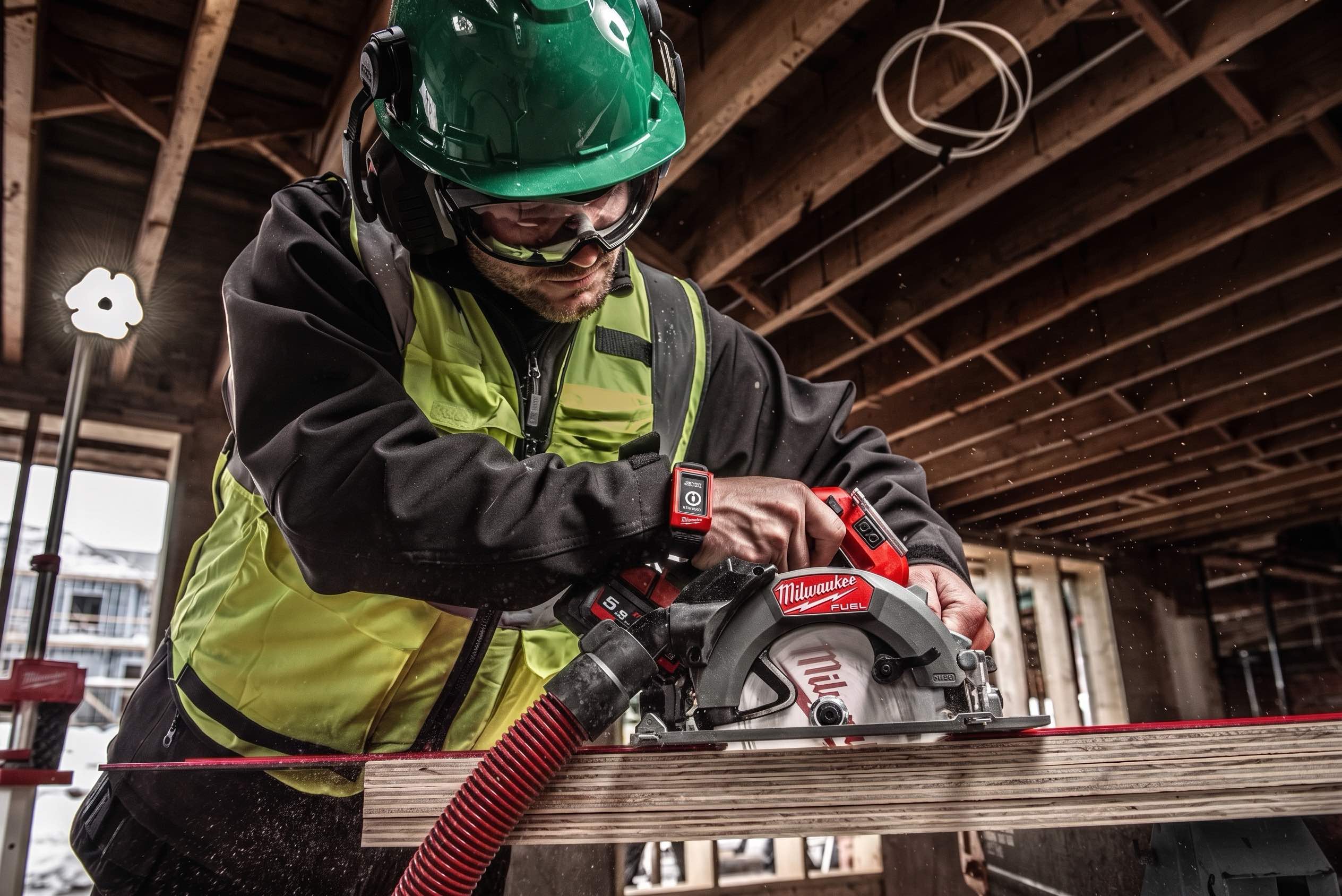 Milwaukee M18 FUEL Deep Cut Circular Saw с направляющей