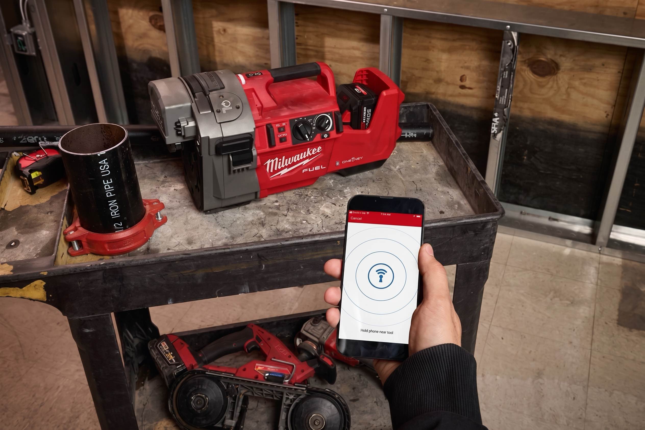 Milwaukee M18 FUEL Roll Groover на объекте
