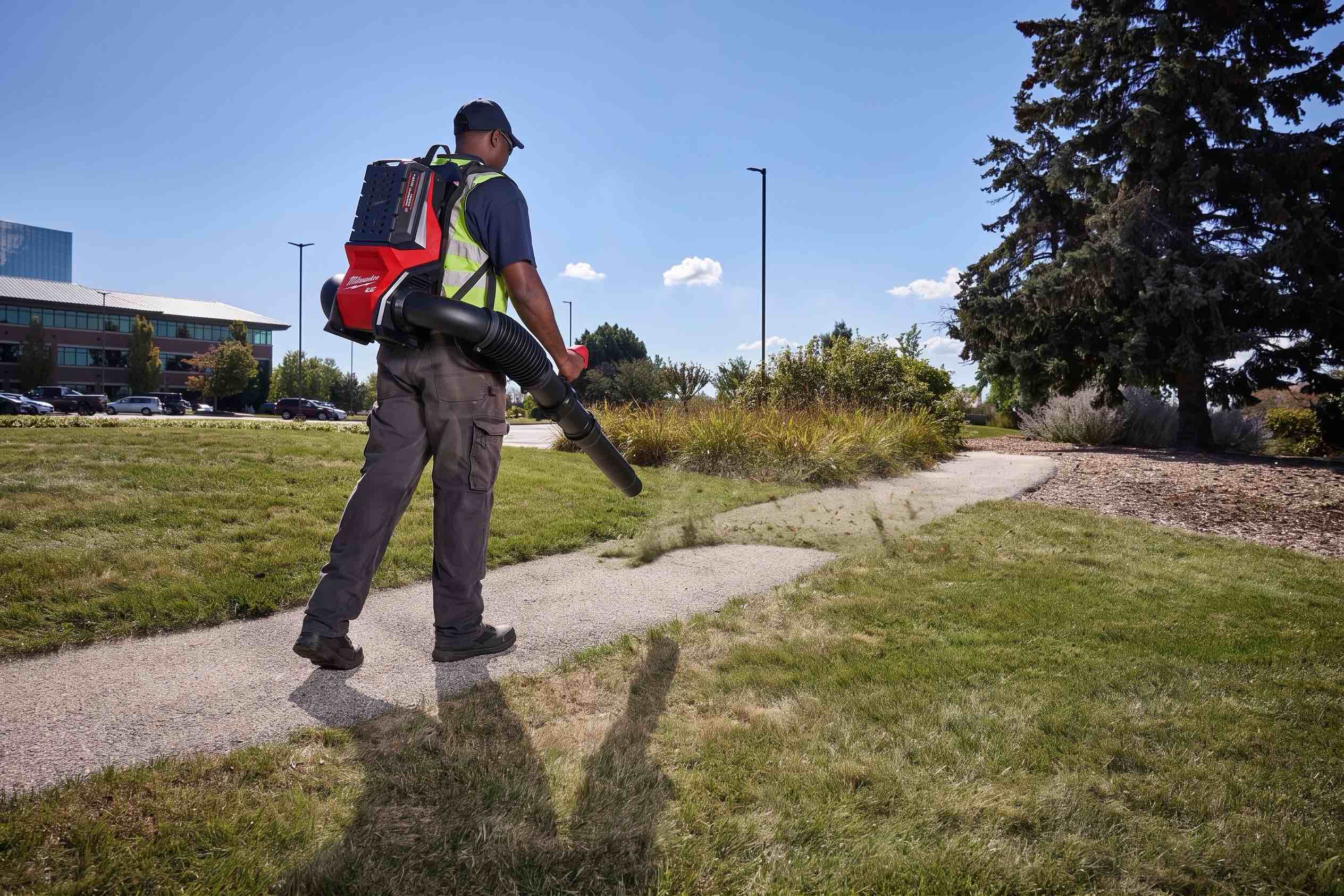Milwaukee MX FUEL Backpack Blower и управление через ONE-KEY