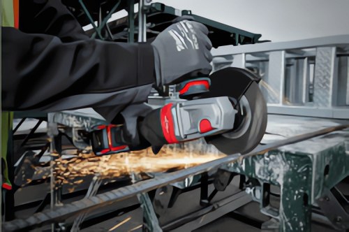 Аккумуляторные УШМ Milwaukee® M18 FUEL™ с тормозом по мощности не уступают сетевым аналогам