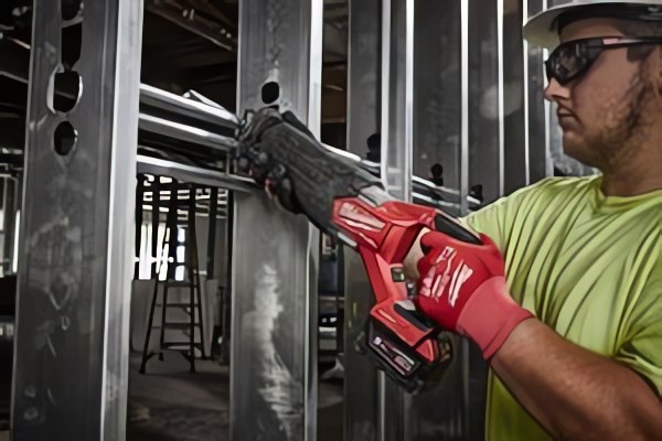 Легенда стала ещё лучше — MILWAUKEE® представляет новый SAWZALL™