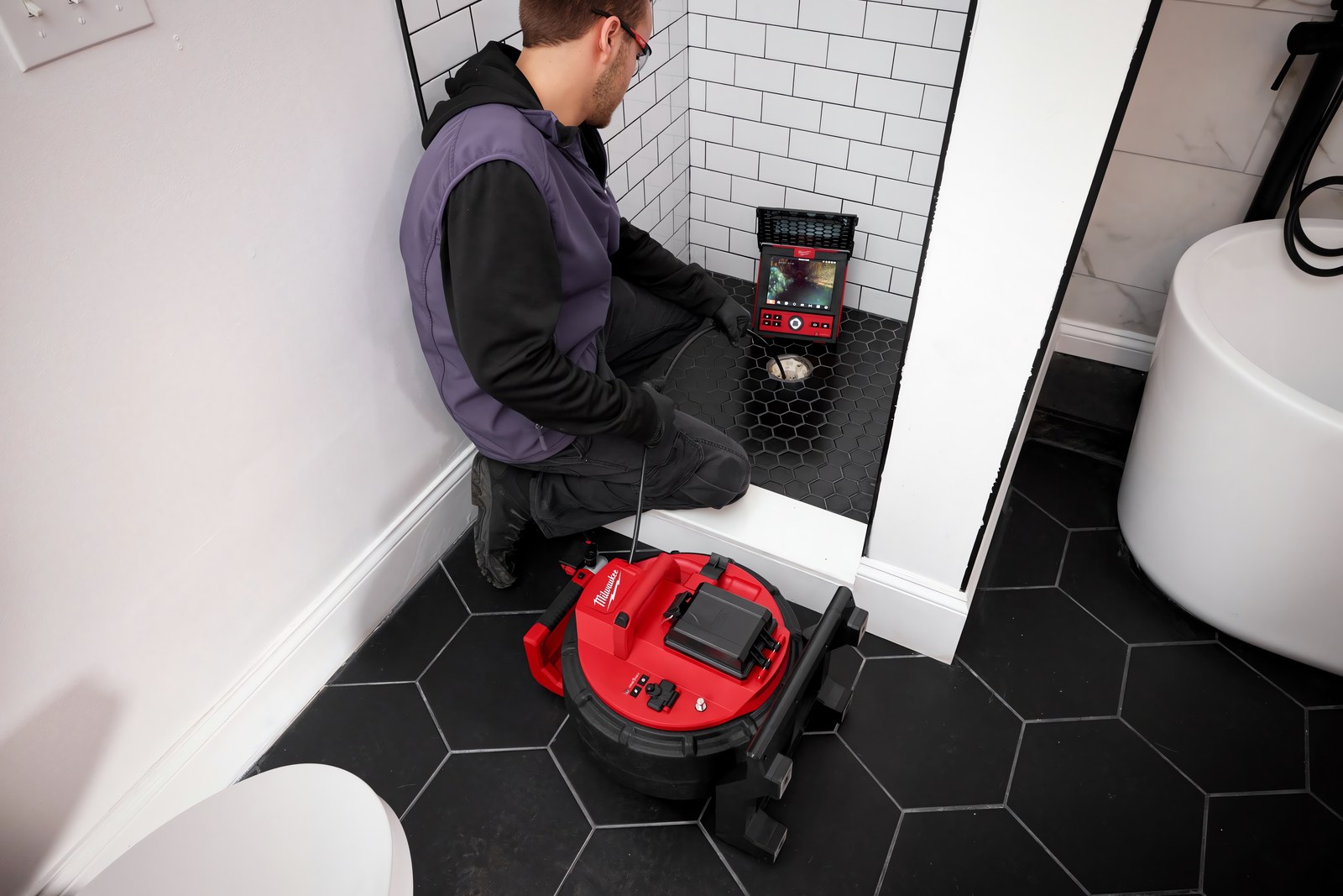 MILWAUKEE® добавляет самый компактный и лёгкий барабан в свою систему инспекции трубопроводов