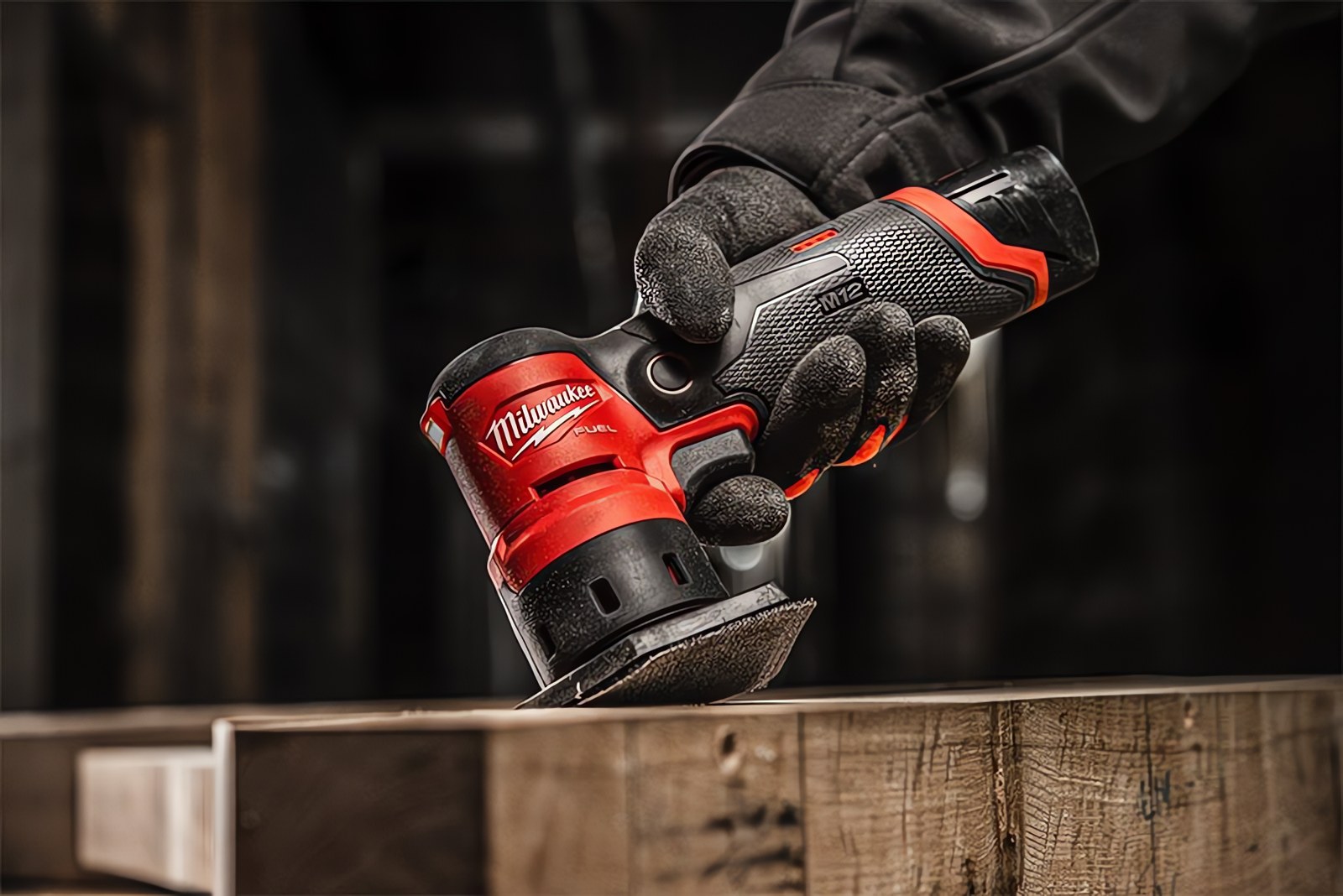 MILWAUKEE® меняет привычный подход к ручному шлифованию