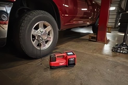 MILWAUKEE® повышает производительность с самым быстрым аккумуляторным 18V насосом для подкачки шин на рынке