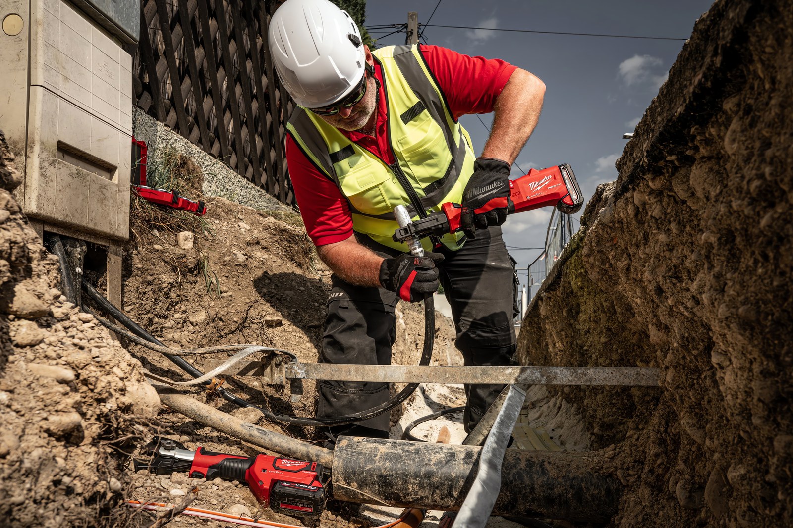 MILWAUKEE® предлагает линейщикам самый простой способ выполнять одинаковую опрессовку
