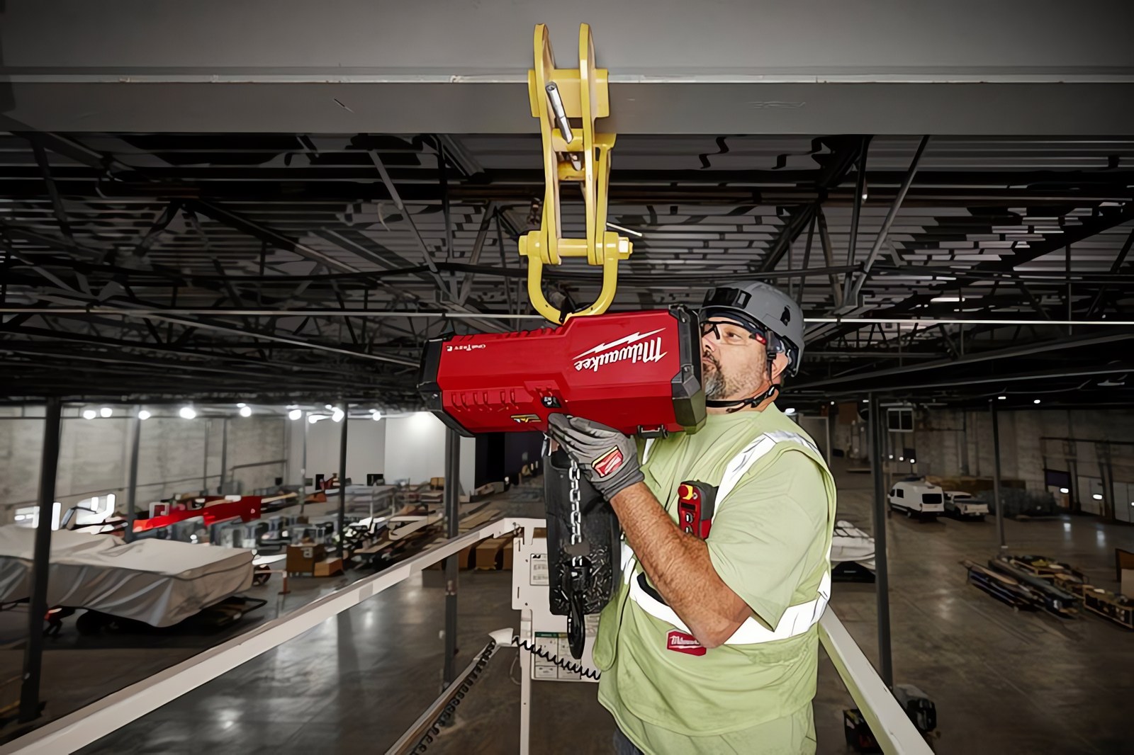 MILWAUKEE® представит аккумуляторную бесщёточную цепную таль M18™ грузоподъёмностью 1 тонна с ONE-KEY™