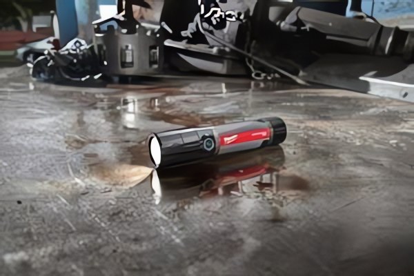 MILWAUKEE® представляет аккумулятор REDLITHIUM™ USB 3,0 А·ч