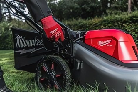 MILWAUKEE® представляет долгожданную газонокосилку M18 FUEL™