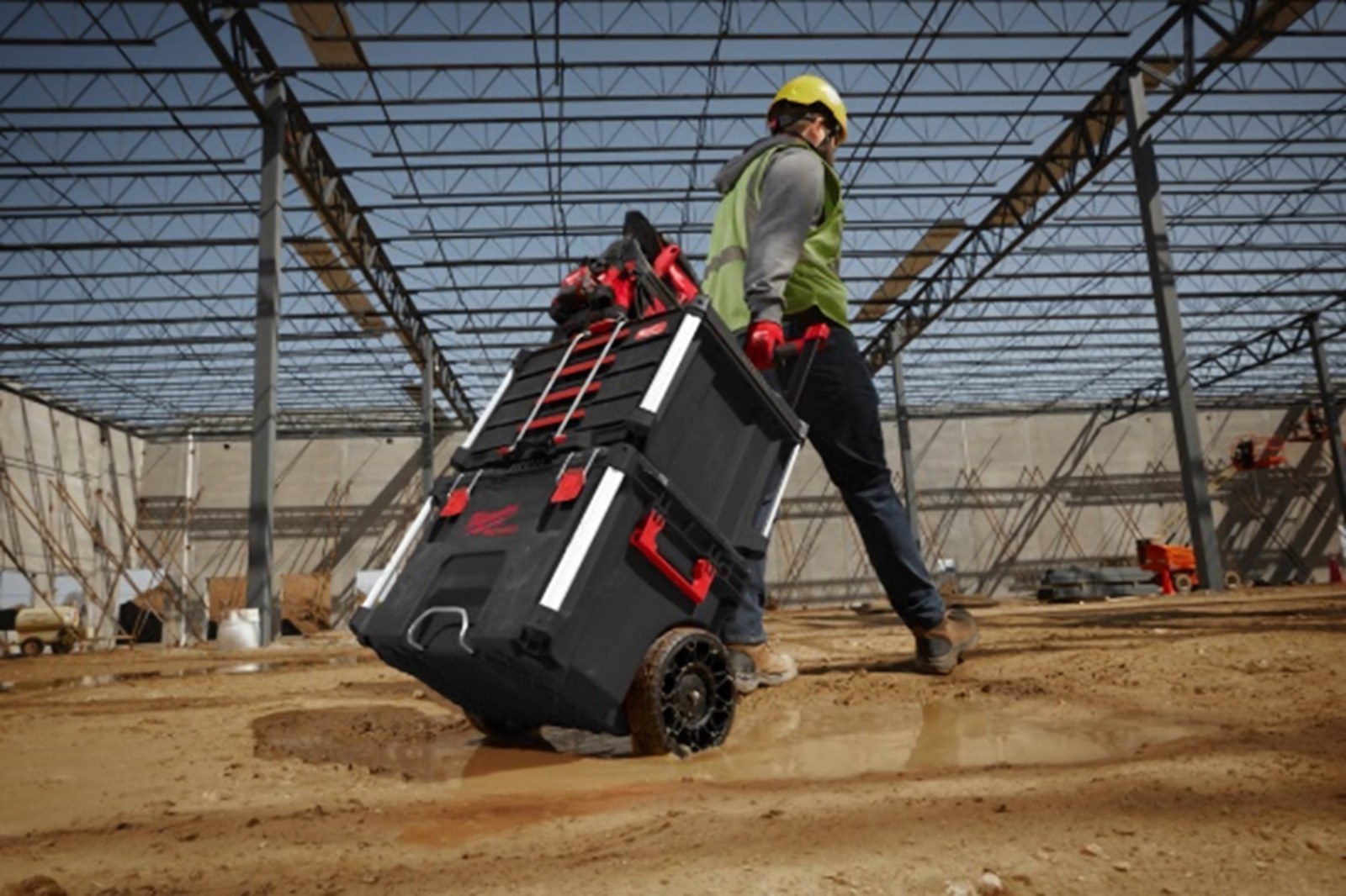 MILWAUKEE® представляет два новых ящика с выдвижными ящиками для системы PACKOUT™, повышая удобство доступа к инструментам и их защиту.