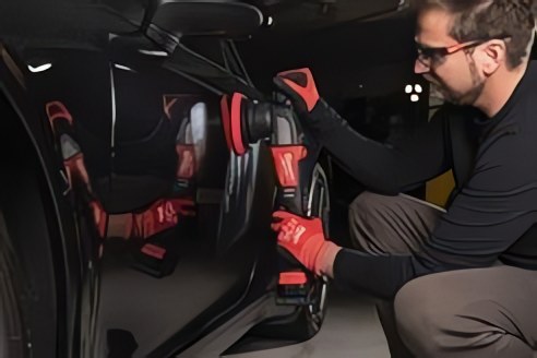 MILWAUKEE® представляет две новые полировальные машины для работы с серьёзными дефектами покрытия