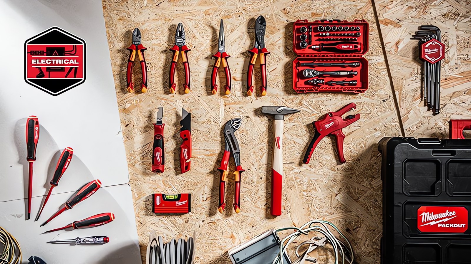 MILWAUKEE® представляет готовые и сборные наборы PACKOUT™ для электриков и сантехников — для максимального порядка и защиты инструмента.