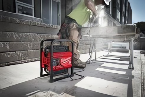MILWAUKEE® представляет источник питания MX FUEL™ мощностью 3600 Вт / 1800 Вт