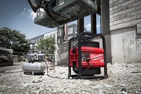 MILWAUKEE® представляет источник питания MX FUEL™ мощностью 3600 Вт / 1800 Вт