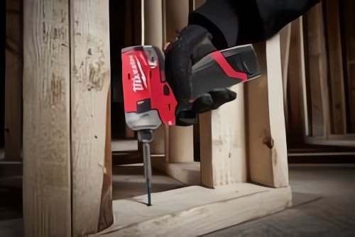 Milwaukee® представляет M12™-версию своего популярного гидравлического импульсного шуруповёрта SURGE™