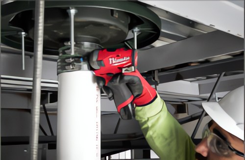 Milwaukee® представляет M12™-версию своего популярного гидравлического импульсного шуруповёрта SURGE™