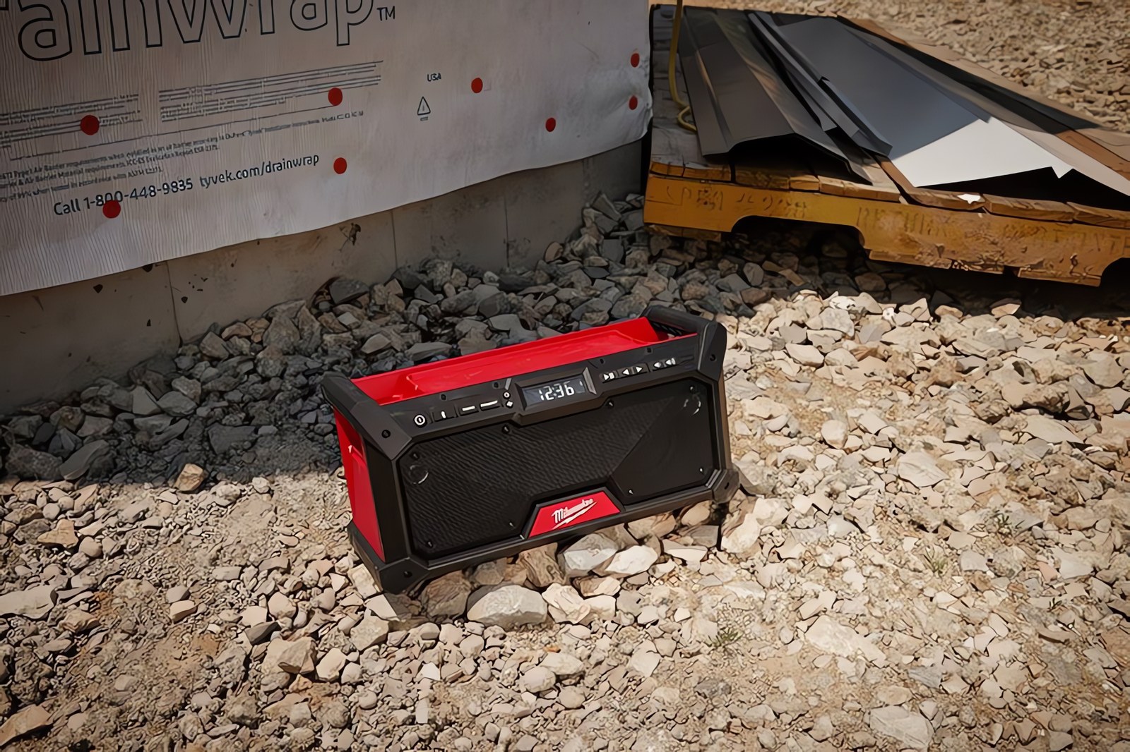 MILWAUKEE® представляет новое и улучшенное DAB+ радио для стройплощадки с Bluetooth®